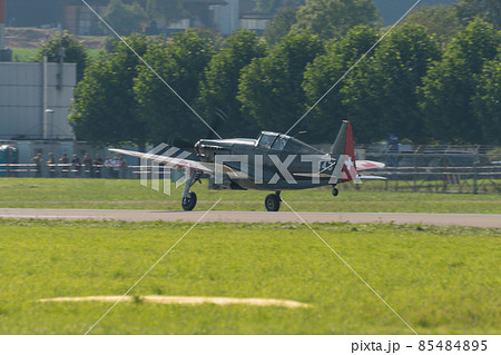 スイス軍D-3801戦闘機の離陸 85484895