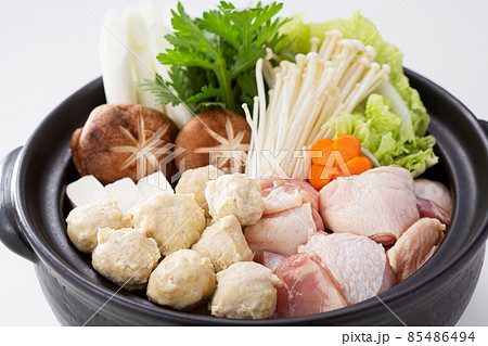鍋料理　水炊き　鶏鍋　鍋イメージ　鶏団子　とりつくね　肉だんご　肉団子鍋 85486494