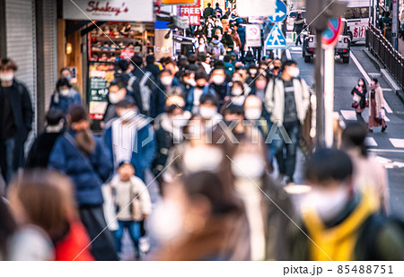 日本の横浜都市景観 仕事始め…オ株席捲、第6波襲来!脅威の1000人超…横浜駅前は脅威の人流…=4日 日本の横浜都市景観 仕事始め…オ株席捲、第6波襲来!脅威の1000人超…横浜駅前は脅威の人流…=4日 85488751