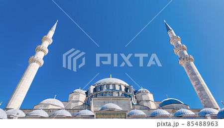 Exterior low angle day shot of domes Suleymaniye Mosque, Istanbul, Turkey Exterior low angle day shot of domes Suleymaniye Mosque, Istanbul, Turkey 85488963
