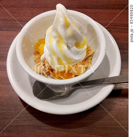 ソフトクリーム,マンゴー味、デザート 85490820