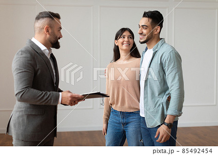 Estate Agent Showing Property For Young Buyers 85492454