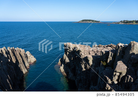 福井県坂井市 断崖絶壁の東尋坊 (10月) 福井県坂井市 断崖絶壁の東尋坊 (10月) 85494305