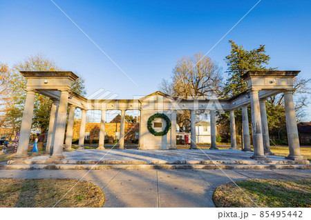 Christmas wreath on the Bywaters Park memorial 85495442