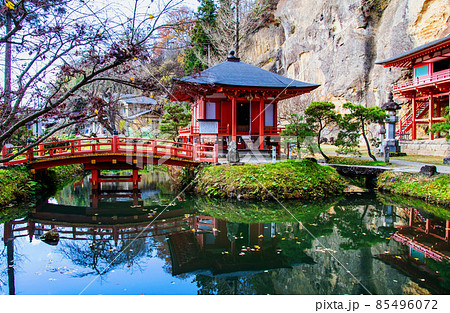 岩手県　平泉　達谷窟　毘沙門堂　弁天堂　蝦蟆ヶ池 85496072