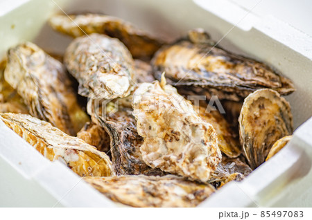 トロ箱で送られてきた真牡蠣 85497083