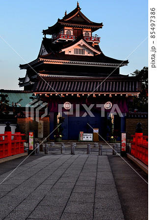 清洲会議で有名な愛知県清須城の夕景 清洲会議で有名な愛知県清須城の夕景 85497386