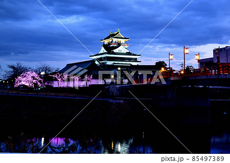 清洲会議で有名な愛知県清須城の夜景 清洲会議で有名な愛知県清須城の夜景 85497389