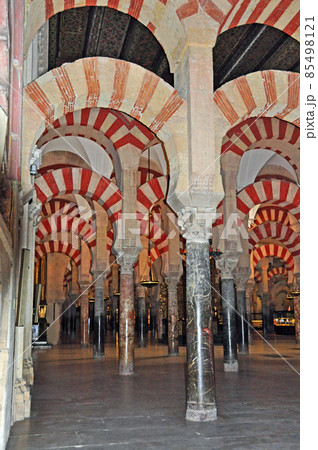 スペイン コルドバ 世界遺産 メスキータ 礼拝の間の円柱の森 スペイン コルドバ 世界遺産 メスキータ 礼拝の間の円柱の森 85498121