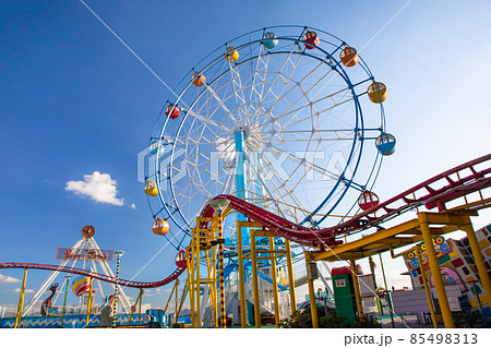 遊園地の観覧車と空の風景です。楽しい背景にどうぞ。広島市 遊園地の観覧車と空の風景です。楽しい背景にどうぞ。広島市 85498313