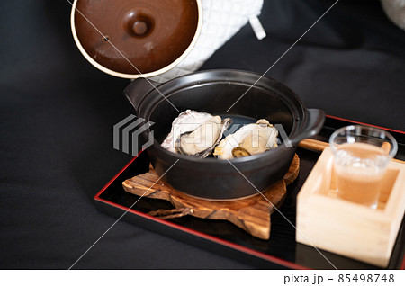 冬に食べたい蒸し牡蠣と日本酒 85498748