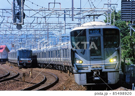 JR西日本225系 新快速 JR西日本225系 新快速 85498920