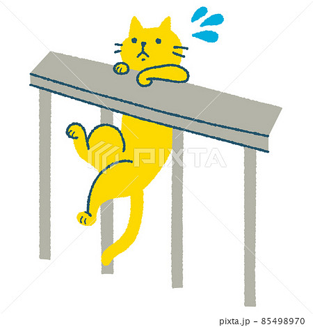 手すりにぶら下がる猫 85498970