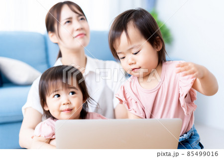 子育て中のテレワーク 85499016