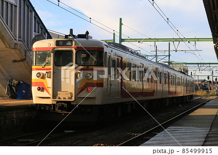 朝の吉田駅 115系〜旧弥彦色〜 朝の吉田駅 115系〜旧弥彦色〜 85499915