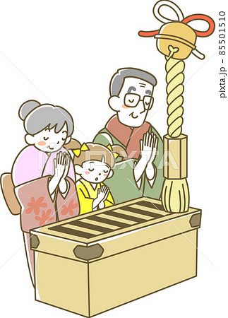 初詣でお祈りするシニア夫婦と孫 初詣でお祈りするシニア夫婦と孫 85501510