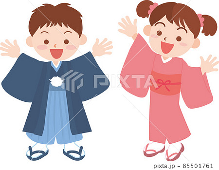 着物姿の男の子と女の子 85501761