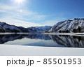 雪晴れの只見ダムから只見湖～田子倉ダムを望む　福島県只見町 85501953