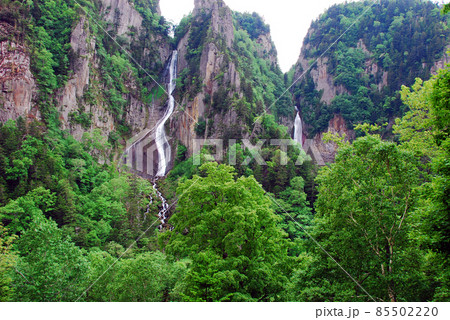 大雪山国立公園　層雲峡・銀河の滝と流星の滝 85502220
