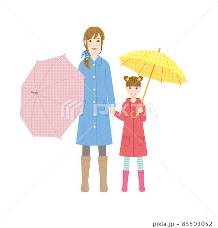 傘をもっている親子 傘をもっている親子 85503052