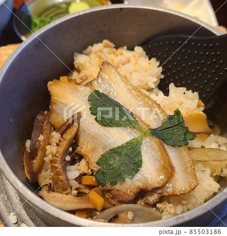 鹿児島黒豚の釜めし　黒千代香の出汁で2度おいしい 85503186