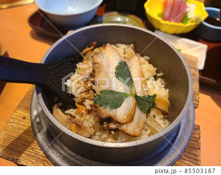 鹿児島黒豚の釜めし　黒千代香の出汁で2度おいしい 85503187