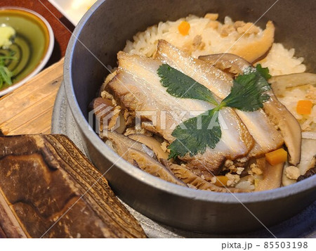 鹿児島黒豚の釜めし　黒千代香の出汁で2度おいしい 85503198