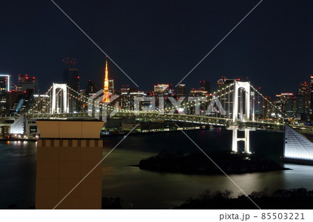 Tokyo's iconic Rainbow Bridge as seen at night from Odaiba with Tokyo Tower in the background 85503221