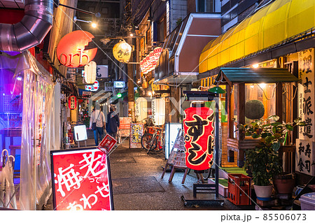 《大阪府》道頓堀・雨の歓楽街 85506073