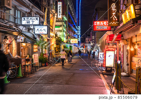 《大阪府》道頓堀・雨の歓楽街 85506079