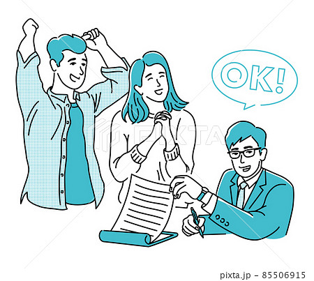 無事、承認を得て喜ぶ若い夫婦 85506915