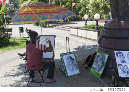 Artist at work at the Center of national cultures in Sochi 85507391