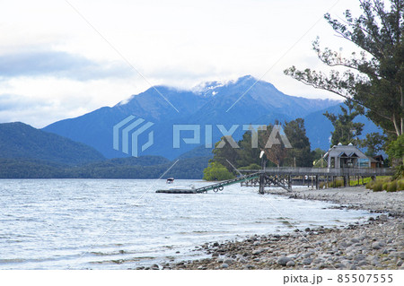 ニュージーランド南島　テ・アナウ湖 85507555
