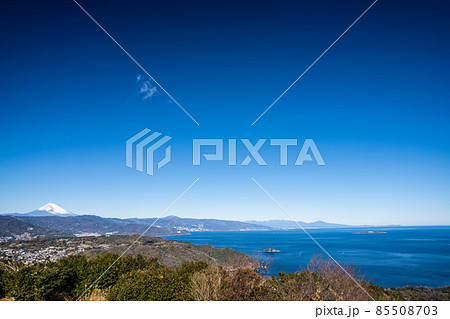 小室山山頂から富士山を望む 85508703