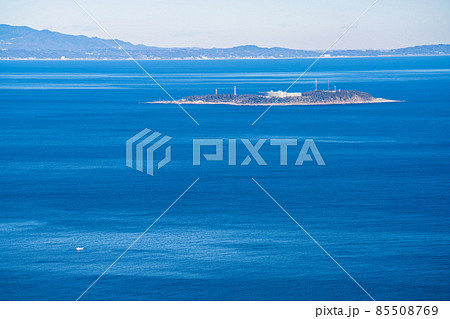 小室山山頂から初島を望む 85508769