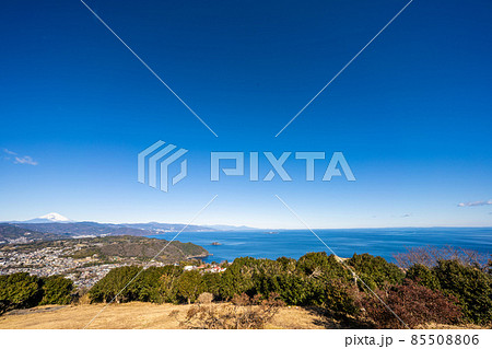 小室山山頂から富士山を望む 85508806