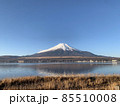 河口湖に映る富士山 85510008