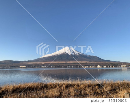河口湖に映る富士山 85510008
