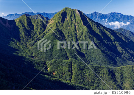 八ヶ岳連峰・硫黄岳から見る阿弥陀岳・権現岳と南アルプス 85510996