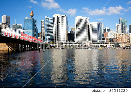 世界で最も美しく魅力的なオーストラリアの港街都市シドニーを代表するお洒落な観光地 ダーリングハーバーの写真素材