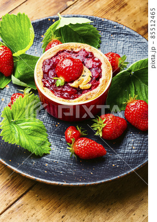 Summer tartlets with strawberries 85512465