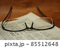 新聞と眼鏡 85512648