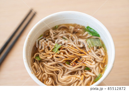 カップ麺のそば 85512872
