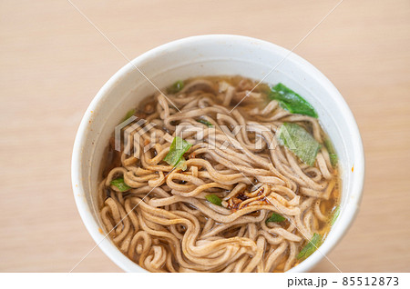 カップ麺のそば 85512873
