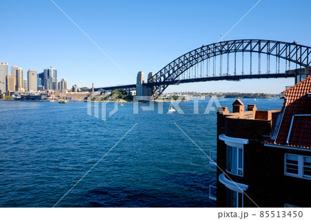 世界で最も美しく魅力的なオーストラリアの港街都市シドニーのアイコン的存在、シドニーハーバーブリッジ 85513450