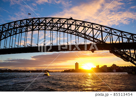 世界で最も美しく魅力的なオーストラリアの港街都市シドニーのアイコン的存在、シドニーハーバーブリッジ 世界で最も美しく魅力的なオーストラリアの港街都市シドニーのアイコン的存在、シドニーハーバーブリッジ 85513454