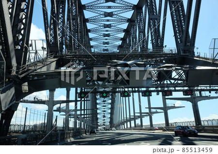 世界で最も美しく魅力的なオーストラリアの港街都市シドニーのアイコン的存在、シドニーハーバーブリッジ 85513459