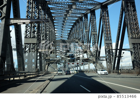 世界で最も美しく魅力的なオーストラリアの港街都市シドニーのアイコン的存在、シドニーハーバーブリッジ 85513466