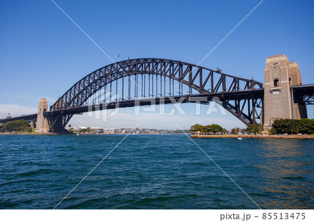 世界で最も美しく魅力的なオーストラリアの港街都市シドニーのアイコン的存在、シドニーハーバーブリッジ 85513475