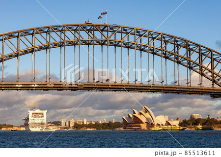 世界で最も美しく魅力的なオーストラリアの港街都市シドニーのアイコン的存在、シドニーハーバーブリッジ 85513611